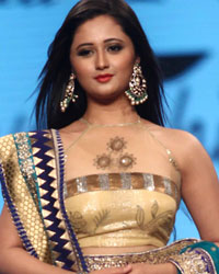 Rashmi Desai at Cancer Fundraiser Fashion Show