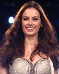 Evelyn Sharma at Charity Fashion Show of Smile Foundation