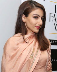 Soha Ali Khan at Guests at AIFW SS 2016