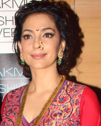 Juhi Chawla at Guests at LFW 2013