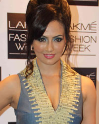 Sana Khan at Guests at LFW 2013