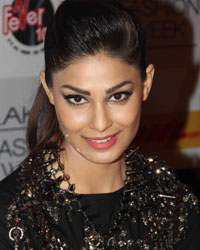 Pooja Gupta at Guests at LFW 2013