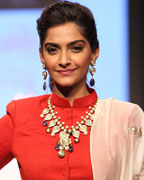 Sonam Kapoor at IIJW 2013