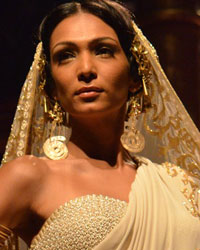 Shamita Singha at India Bridal Fashion Week 2013