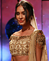 Lisa Haydon at India Bridal Fashion Week 2015