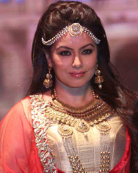 Mahima Chaudhary at India International Jewellery Week 2013