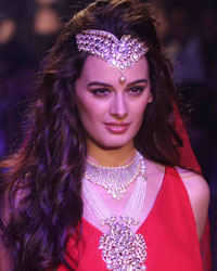 Evelyn Sharma