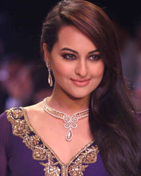 Sonakshi Sinha at India International Jewellery Week 2013