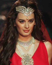 Evelyn Sharma at India International Jewellery Week 2013