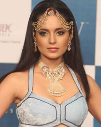 Kangana Ranaut at India International Jewellery Week 2013