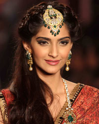 Sonam Kapoor at India International Jewellery Week 2013