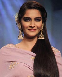 Sonam Kapoor at India International Jewellery Week 2015