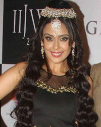 Hrishita Bhatt at India International Jewellery Week 2015