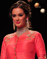 Evelyn Sharma at India International Jewellery Week 2015