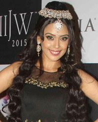 Hrishita Bhatt at India International Jewellery Week 2015