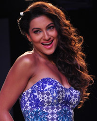 Gauhar Khan at LFW Summer Resort 2014