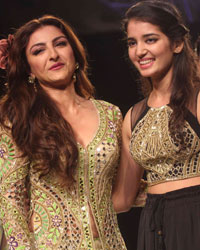 Soha Ali Khan at Lakme Fashion Week Winter Festive 2013