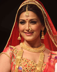 Sonali Bendre at Lakme Fashion Week Winter Festive 2013