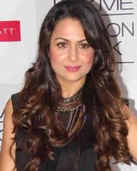 Amrita Arora at Lakme Fashion Week Winter Festive 2013