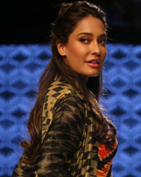 Lisa Haydon at Lakme Fashion Week Winter Festive 2015