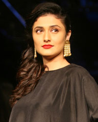 Ragini Khanna at Payal Singhal and Nikhil Thampi Show at LFW 2015