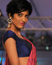 Jesse Randhawa at Rajguru Rise Saree Fashion Show