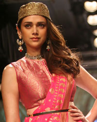 Aditi Rao at Ritu Kumar Show at LFW 2015