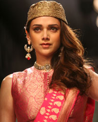 Aditi Rao at Ritu Kumar Show at LFW 2015