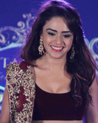 Amruta Khanvilkar at Star Walk Fashion Show