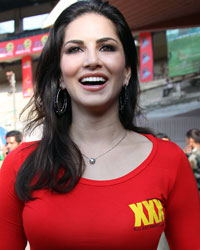 Sunny Leone at CCL4 Kerala Strikers Vs Telugu Warriors