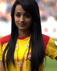 Trisha at CCL4 Mumbai Heroes Vs Chennai Rhinos