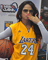 Neetu Chandra at Neetu Chandra at NBA Jam