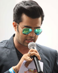 Manish Paul at Tata Prima T1 Truck Racing 2014