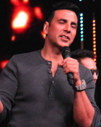 Akshay Kumar at Housefull 3 Promotion on Sa Re Ga Ma Pa