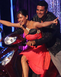 Akshay Kumar at Promotion of Holiday on Jhalak Dikhhla Jaa