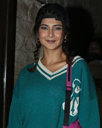 Jennifer Winget at Anusha Dandekar Birthday Party