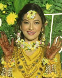 Gauhar Khan and Zaid Darbar Menhndi Ceremony