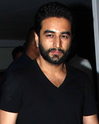 Shekhar Ravjiani at Karan Johar Birthday Celebrations