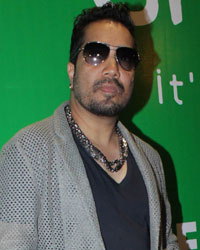 Mika Singh at Meet Bros Party