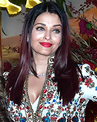 Sonali Bendre, Saudamini Mattu and Aishwarya Rai Bachchan
