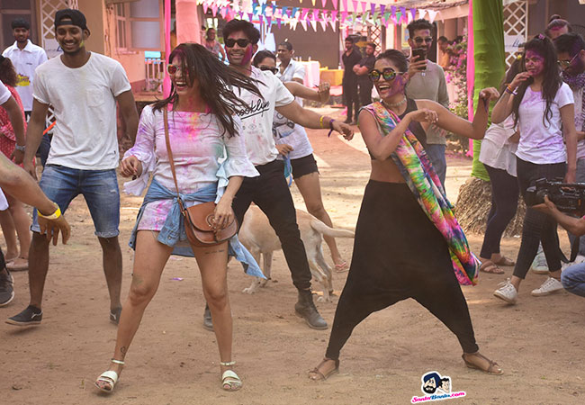TV Celebs Celebrate Holi at Madh Island 