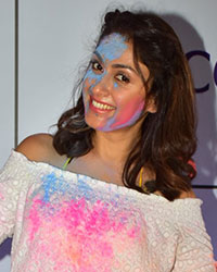 Manjari Fadnis at Zoom Holi Party 2018