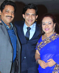 Udit Narayan with his son Aditya and wife Deepa