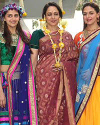 Hema Malini, Esha Deol with Bharat Takhtani