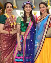 Hema Malini, Ahana Deol with Esha Deol