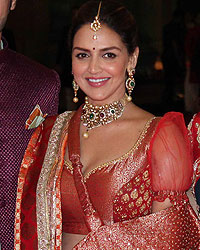 Bharat Takhtani, Esha Deol, Hema Malini, Vaibhav Arora and Ahana Deol