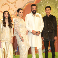 Sanjay Dutt and Manyata Dutt with their kids