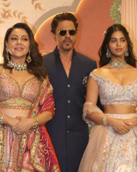 Gauri Kha, Shah Rukh Khan and Suhana Khan