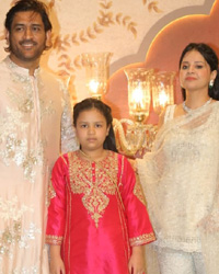 Mahendra Singh Dhoni, Ziva Dhoni and Sakshi Dhoni