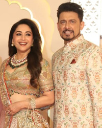 MAdhuri Dixit and Shriram Madhav Nene wither son Ryan